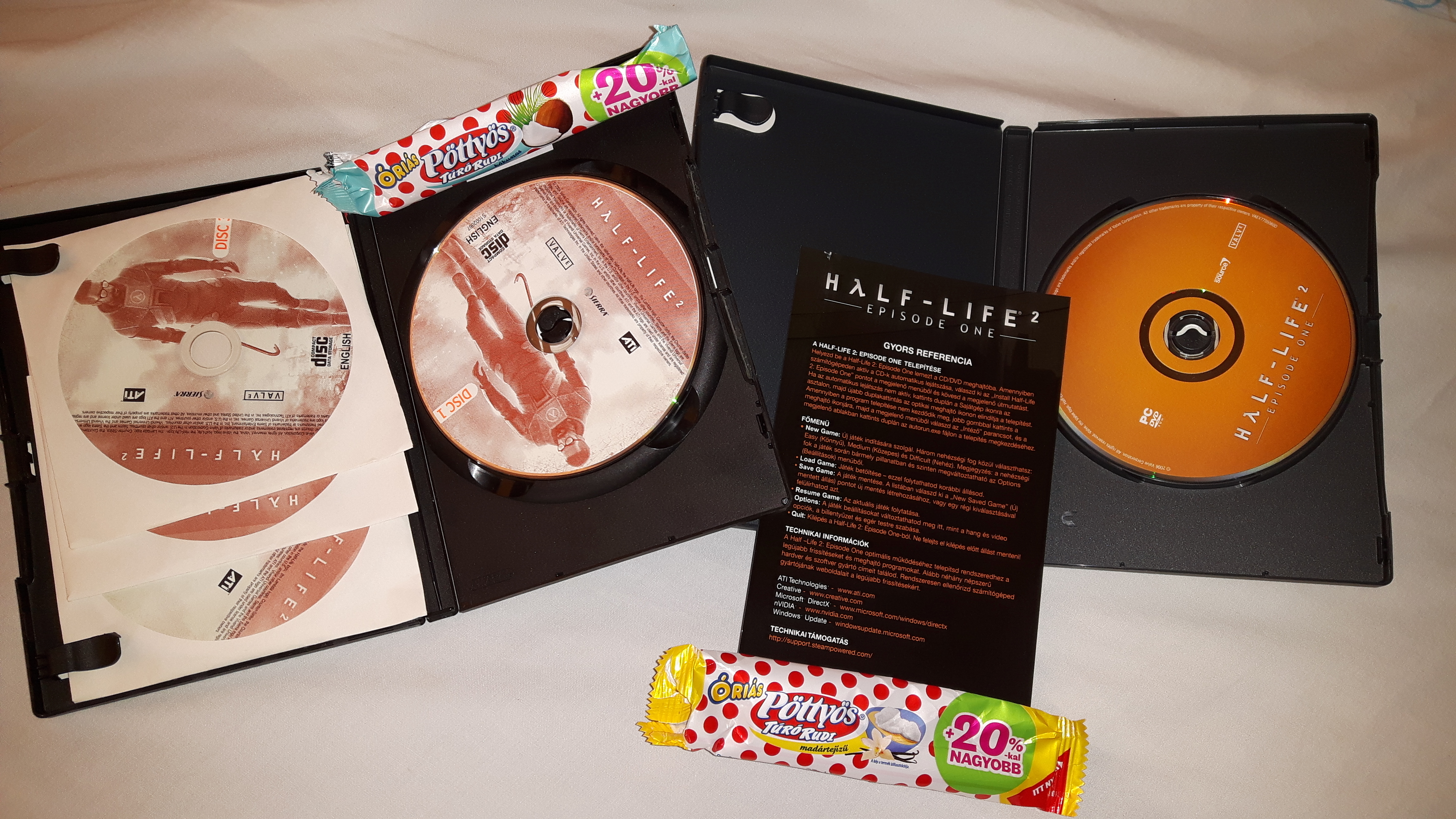 Half-Life 2 box contents (excuse the snack wrappers covering the keys)